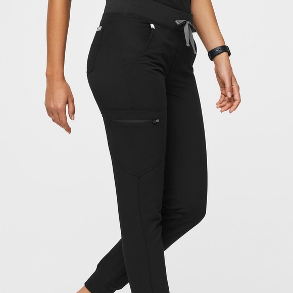 FIGS Black Zamora Joggers - Picture 1 of 5